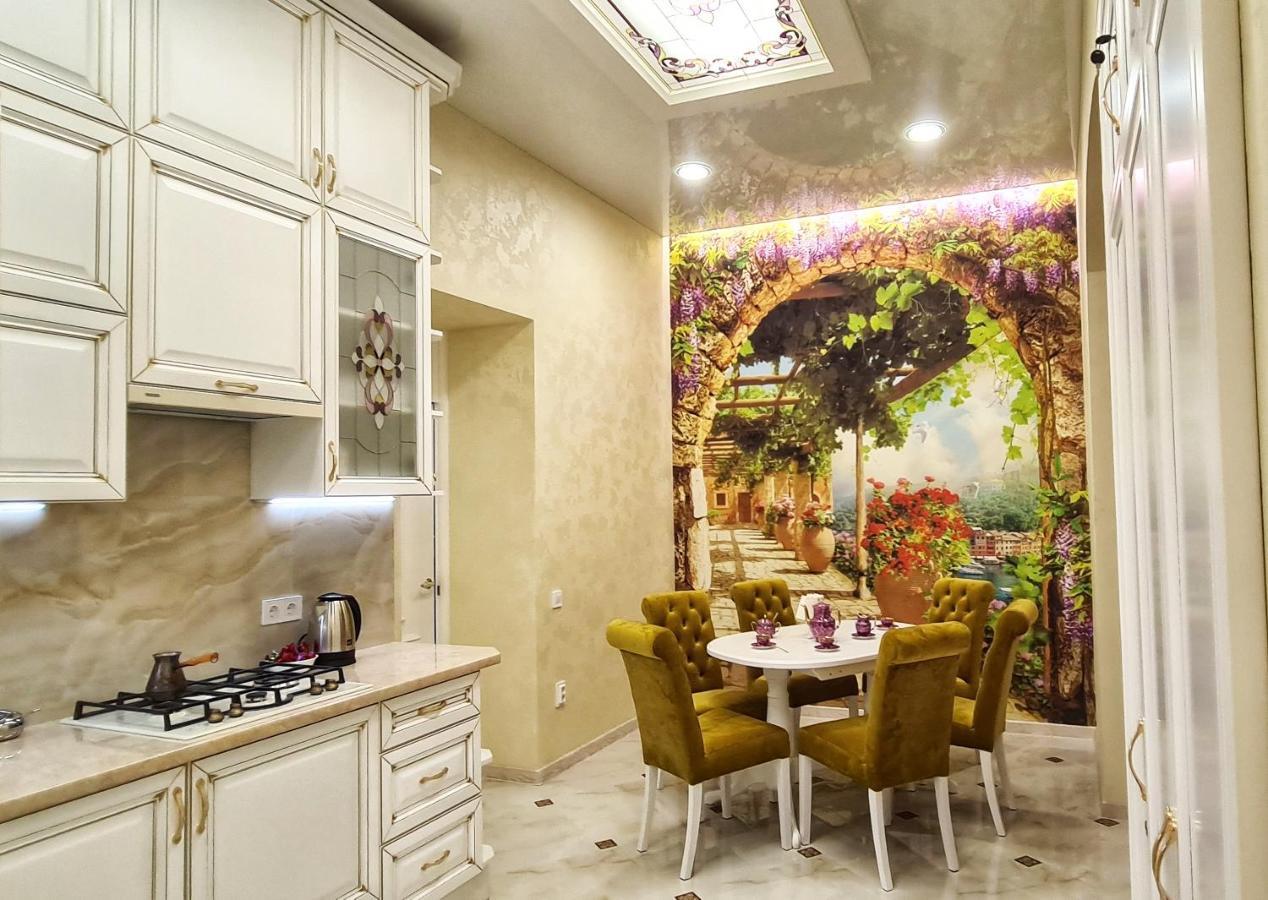 2 Bedroom Apartment Tykha Street City Center With Parking Place 리비프 외부 사진