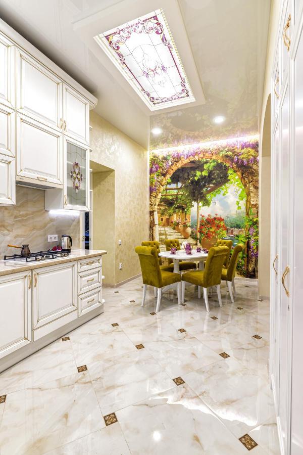 2 Bedroom Apartment Tykha Street City Center With Parking Place 리비프 외부 사진