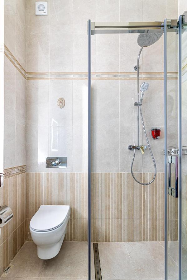 2 Bedroom Apartment Tykha Street City Center With Parking Place 리비프 외부 사진
