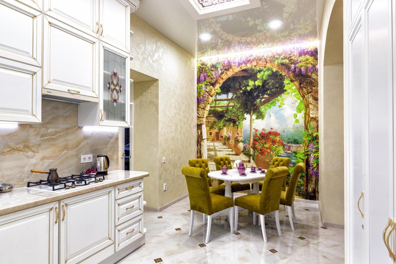 2 Bedroom Apartment Tykha Street City Center With Parking Place 리비프 외부 사진