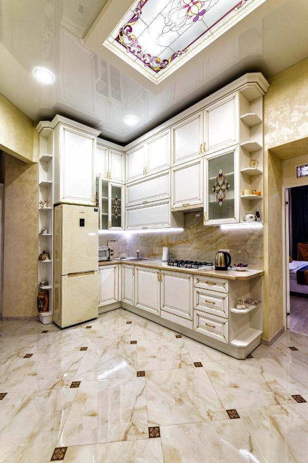 2 Bedroom Apartment Tykha Street City Center With Parking Place 리비프 외부 사진