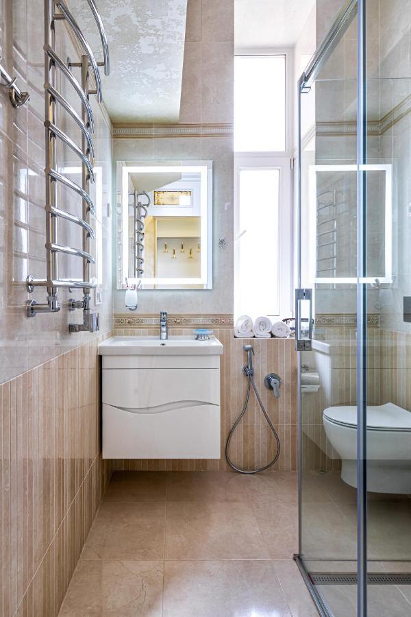 2 Bedroom Apartment Tykha Street City Center With Parking Place 리비프 외부 사진
